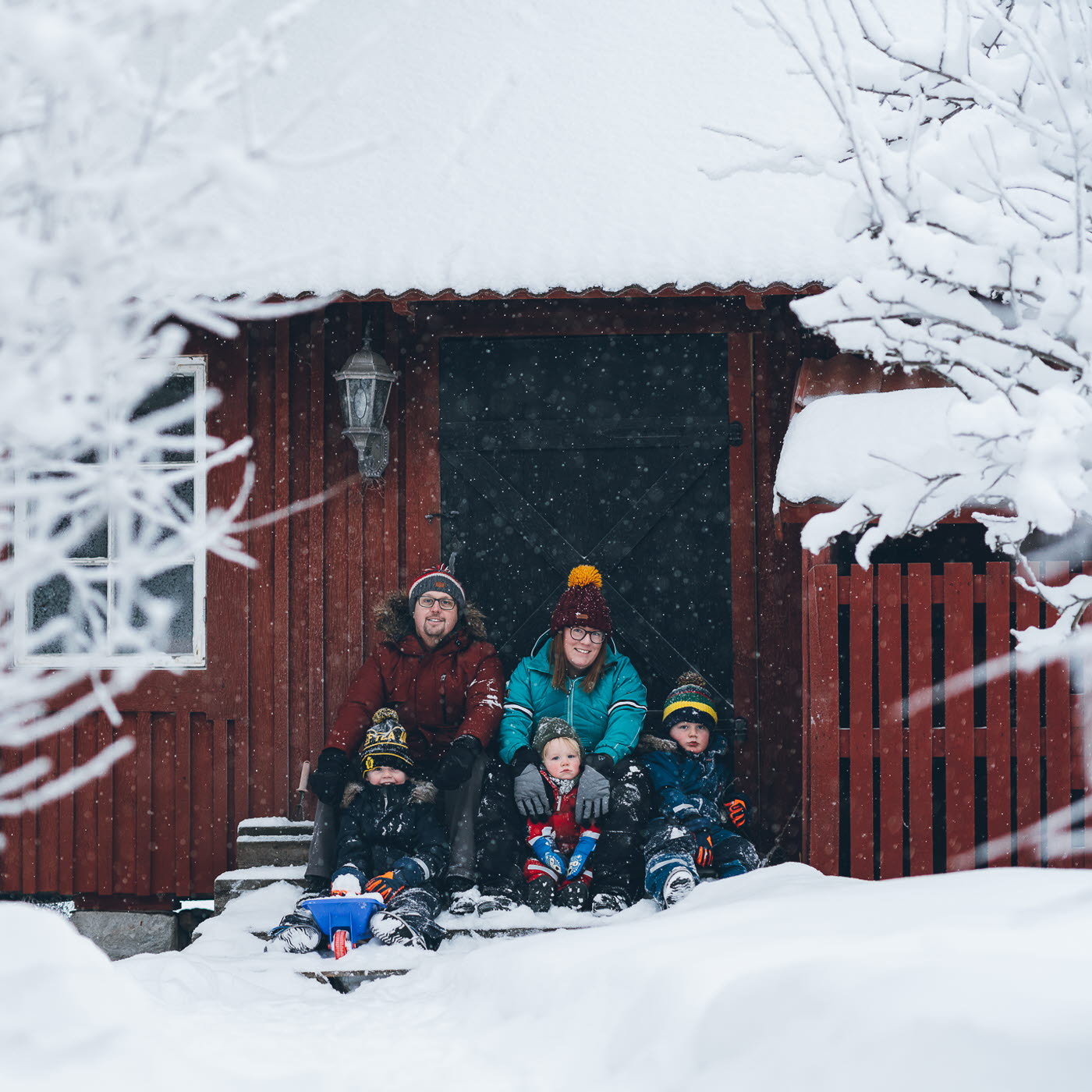 Familj på trappa